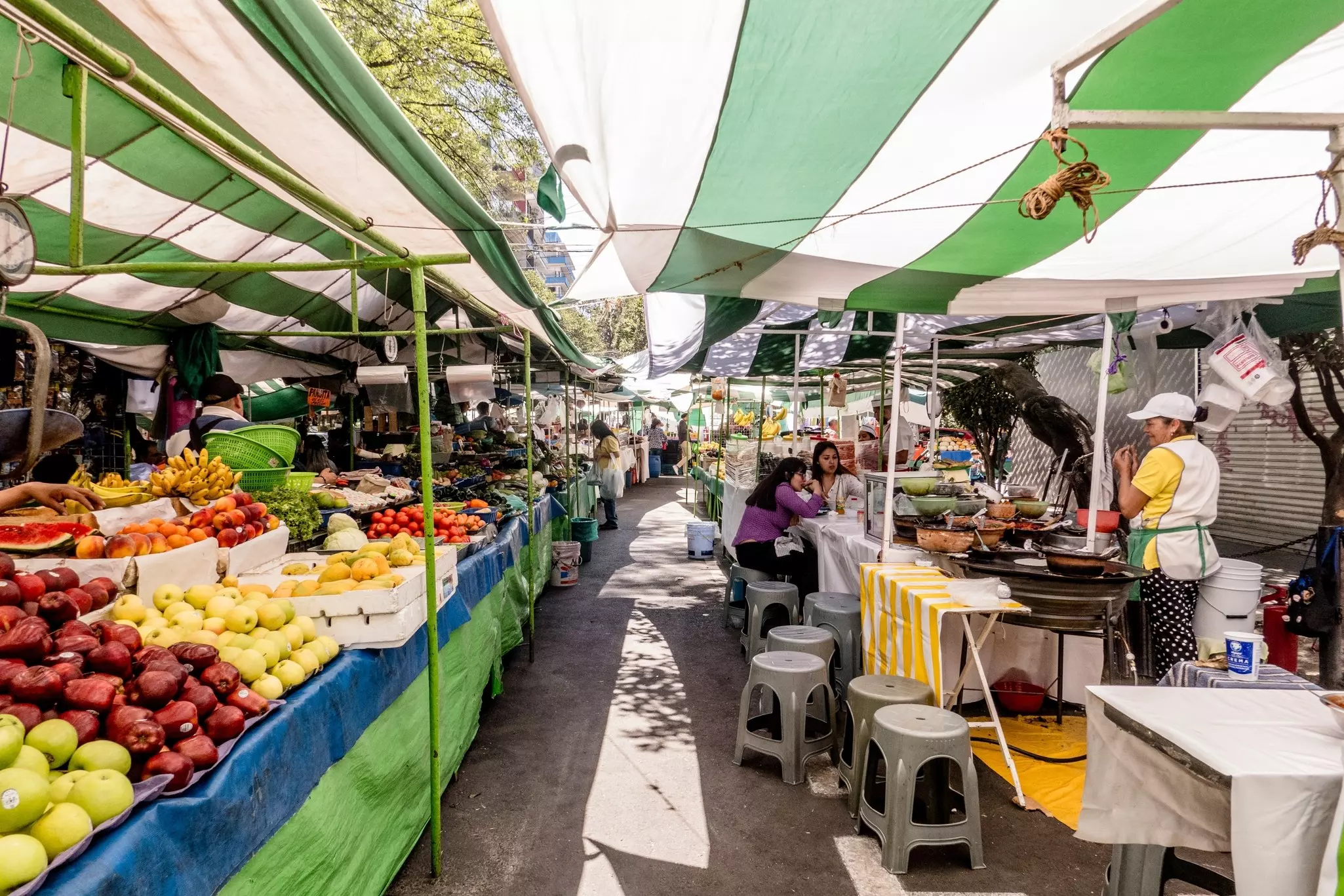 The Tuesday and Friday tianguis in Condesa turn the stylish neighborhood into an open-air dining room. Shawn Goldberg/Shutterstock