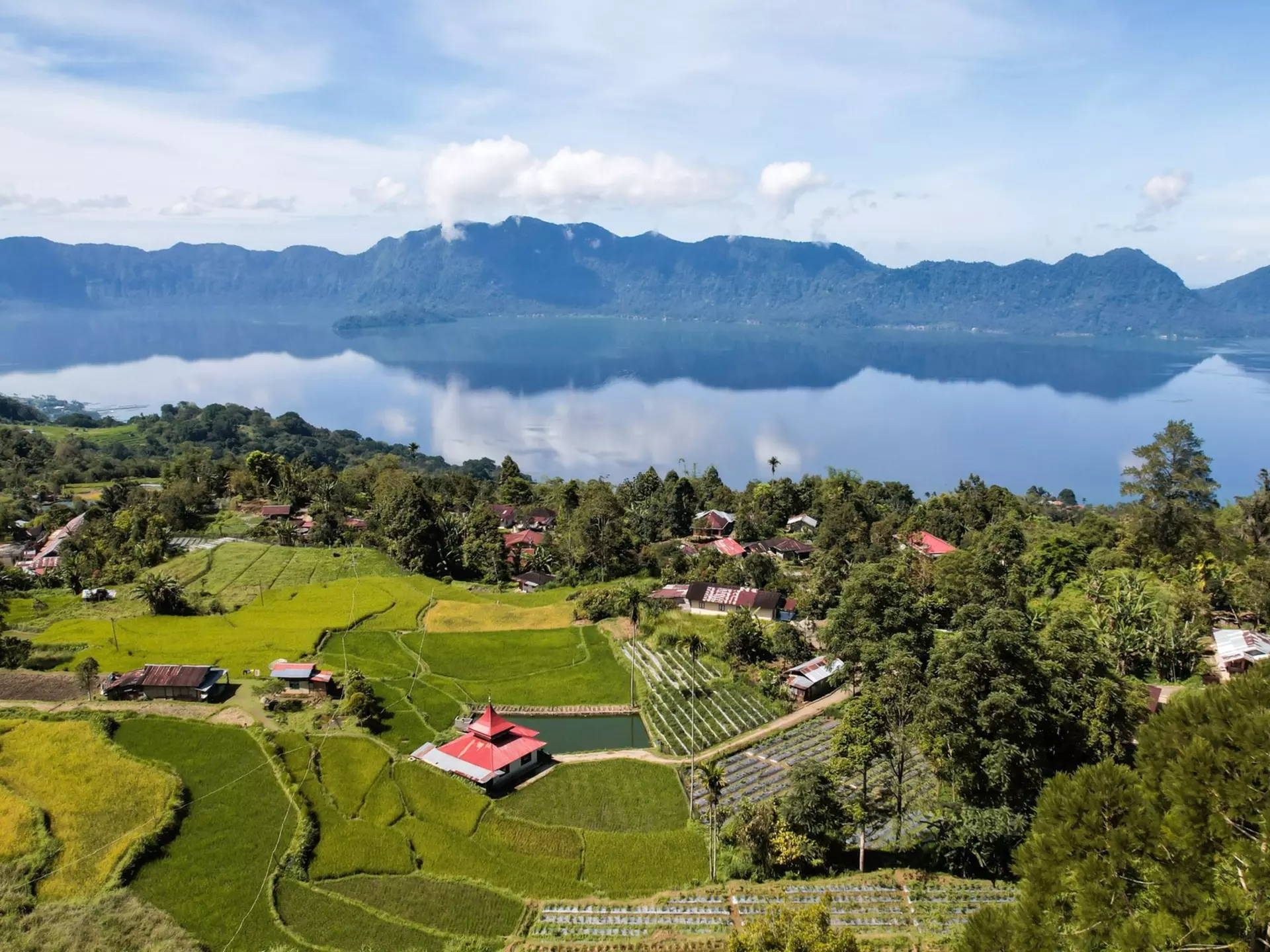Lake Maninjau in West Sumatra, Indonesia. bangoland/Shutterstock