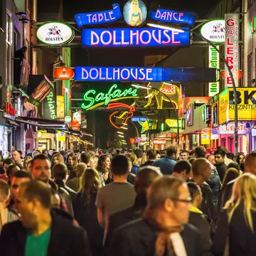Reeperbahn in St Pauli district. Manuel Bischof / Getty Image