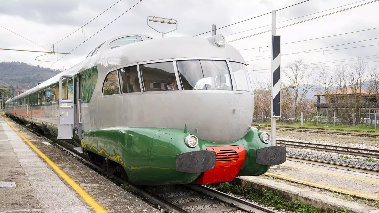 Rolling through the Italian countryside on a restored 1960s train? A once-in-a-lifetime experience © Sina Hotels