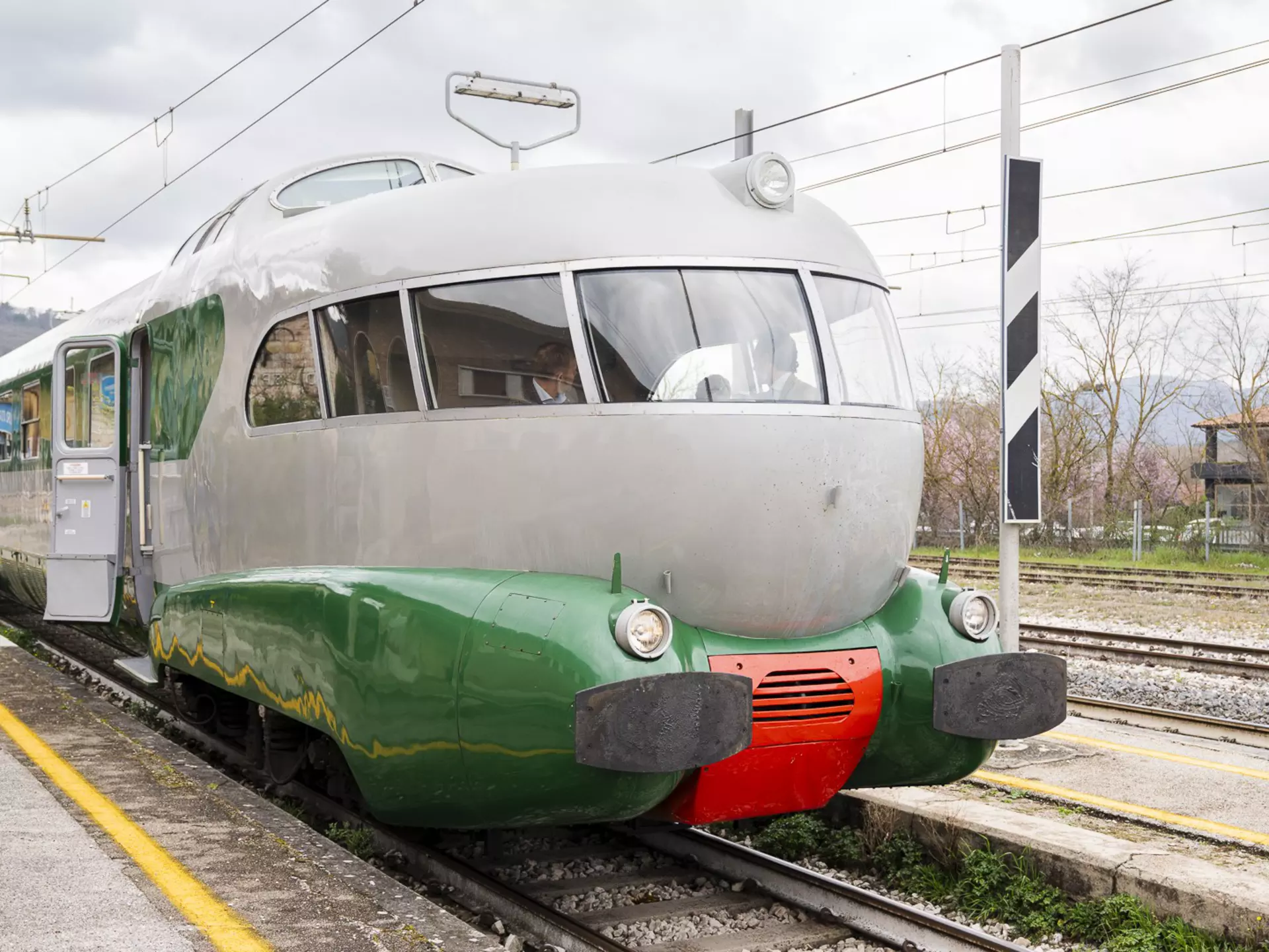 Rolling through the Italian countryside on a restored 1960s train? A once-in-a-lifetime experience © Sina Hotels