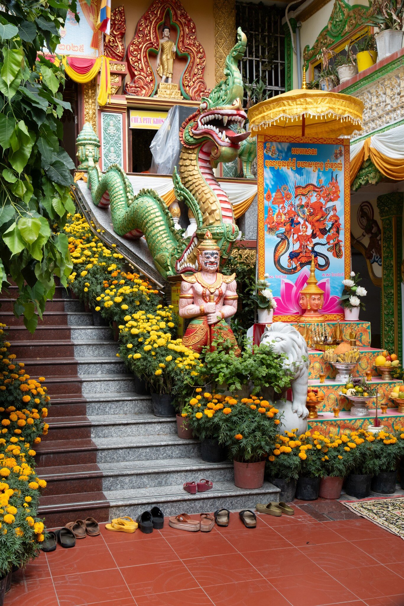 The Pitu Kohsa Rangsay Pagoda surrounded by vibrant flowers in Can Tho, Vietnam.