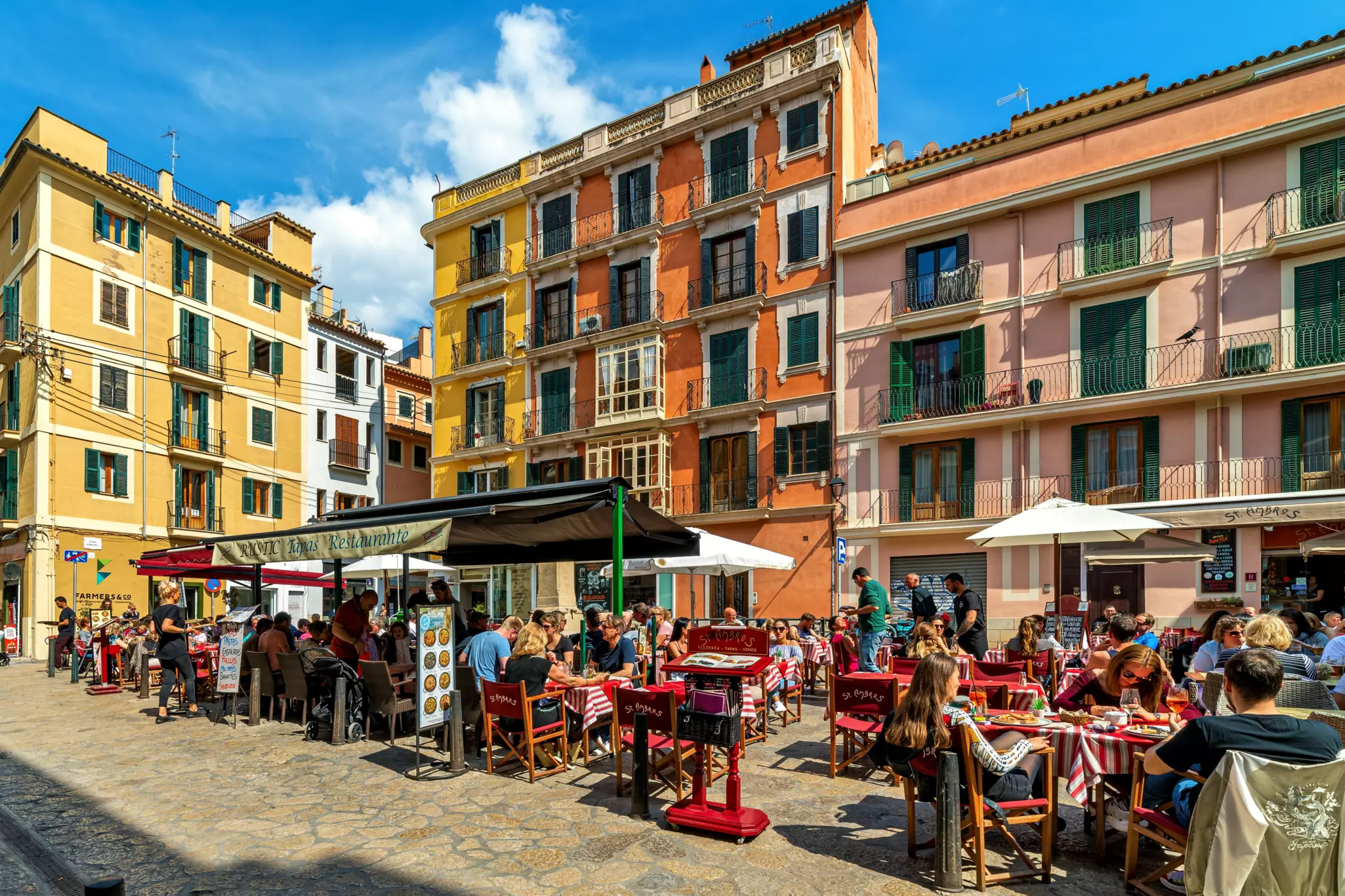 Palma's cobbled streets host sunny outdoor terraces where you can easily kill a few hours over a delicious meal © Shutterstock