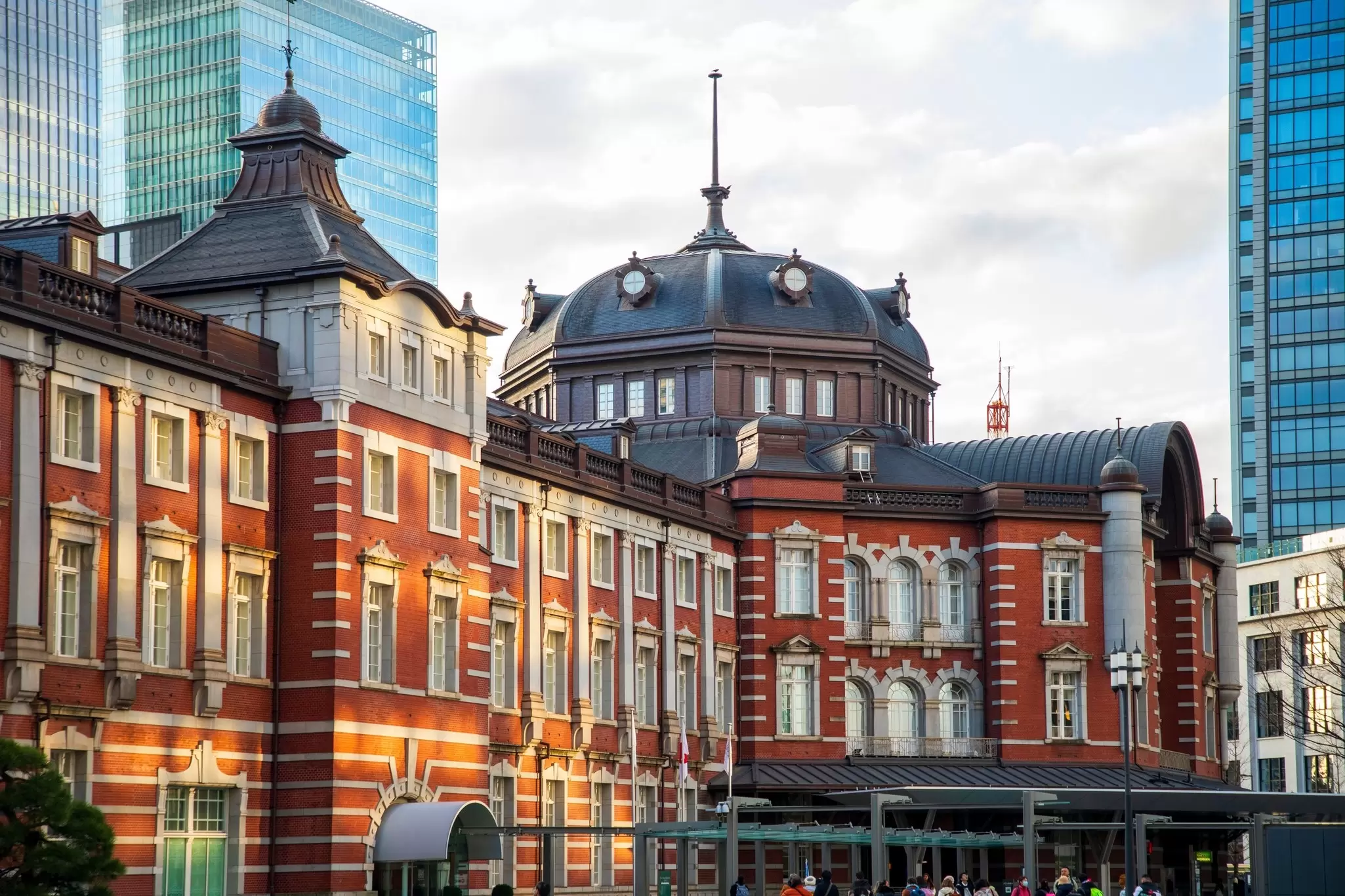 Tokyo, Japan - February 1, 2025: Tokyo Station, located in Chiyoda-ku, Tokyo, Japan, is a railway station for East Japan Railway (JR East), Central Japan Railway (JR Central), and Tokyo Metro., License Type: media, Download Time: 2026-02-17T15:52:15.000Z, User: LP_LHorst, Editorial: true, purchase_order: 56530 - Guidebooks, job: Photo/Art Department, Lonely Planet, client: Tokyo 15 print guidebook, Lonely Planet, other: Lyn Horst