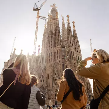 Northern Spain with LP Journeys, March 2026
Day 1: Barcelona
Scenes around Sagrada Familia
