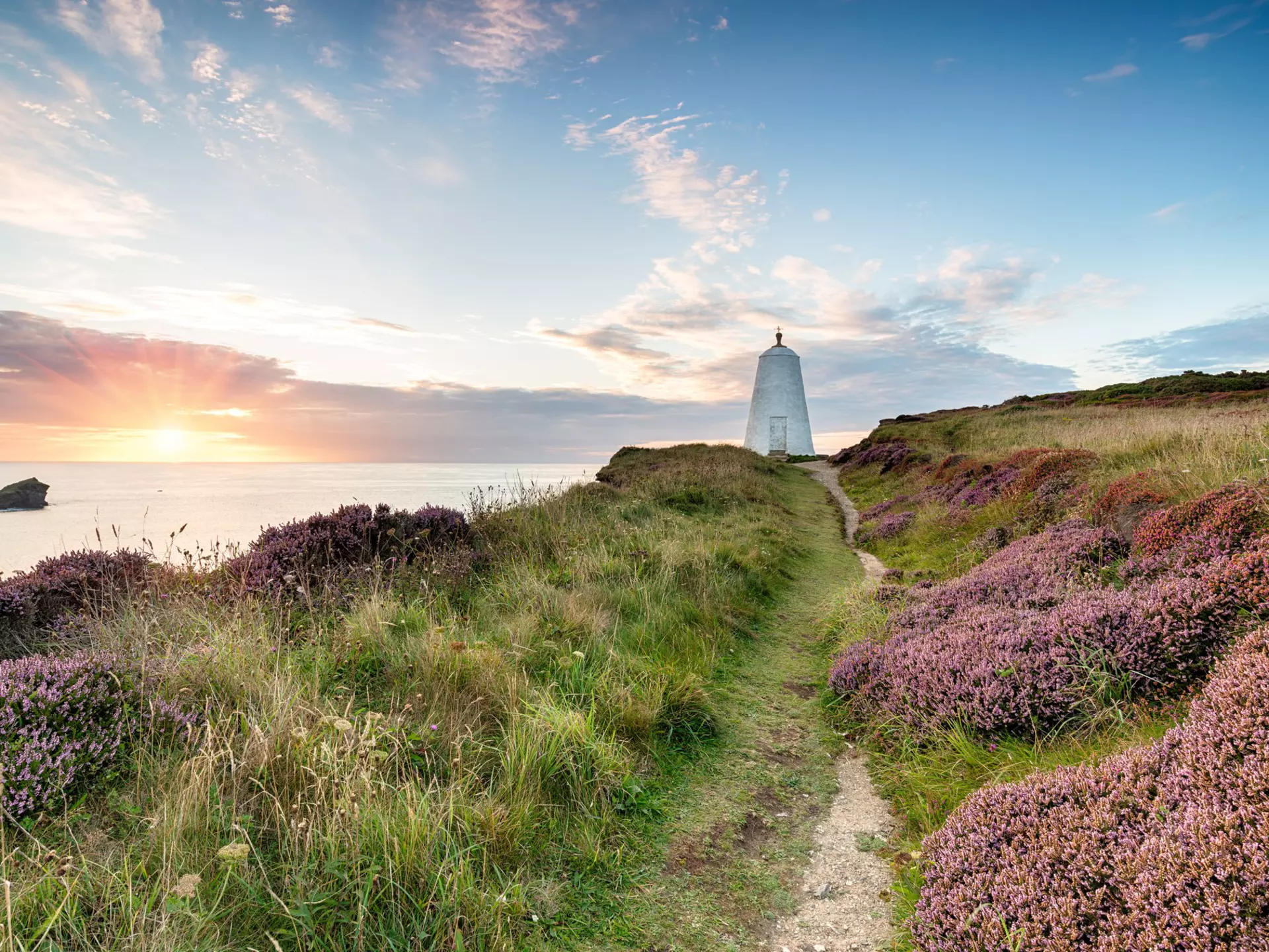 The pepperpot lighthouse on cliffs above Portreath harbour in Cornwall, License Type: media, Download Time: 2025-03-13T10:56:04.000Z, User: sashabrady26, Editorial: false, purchase_order: 65050 - Digital Destinations and Articles, job: Lonely Planet , client: Photo Haul, other: Sasha Brady
