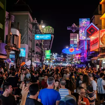 Khao San Road, Bangkok / Thailand - January 2019: Khao San Road is a very popular place for backpackers and travelers.  License Type: media  Download Time: 2024-03-11T10:32:10.000Z  User: Norma.PrauseBrewer_LonelyPlanet  Is Editorial: Yes  purchase_ord...