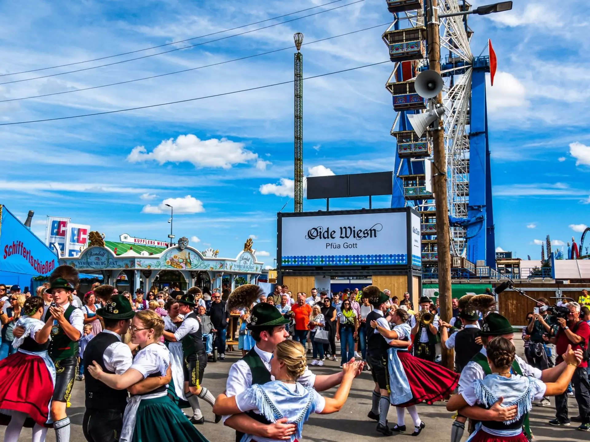September, 25 - Munich, Germany: a group of typical bavarian dancers with tradtional clothings at the oktoberfest in munich on September 25, 2024, License Type: media, Download Time: 2025-10-02T11:08:28.000Z, User: claramonitto, Editorial: true, purchase_order: 56530 - Guidebooks, job: Global Publishing-WIP, client: Germany 12, other: Clara Monitto