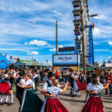 September, 25 - Munich, Germany: a group of typical bavarian dancers with tradtional clothings at the oktoberfest in munich on September 25, 2024, License Type: media, Download Time: 2025-10-02T11:08:28.000Z, User: claramonitto, Editorial: true, purchase_order: 56530 - Guidebooks, job: Global Publishing-WIP, client: Germany 12, other: Clara Monitto