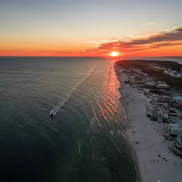 Gulf Shores is famous for its white-sand beaches and great weather © nick1803/Getty Images/iStockphoto