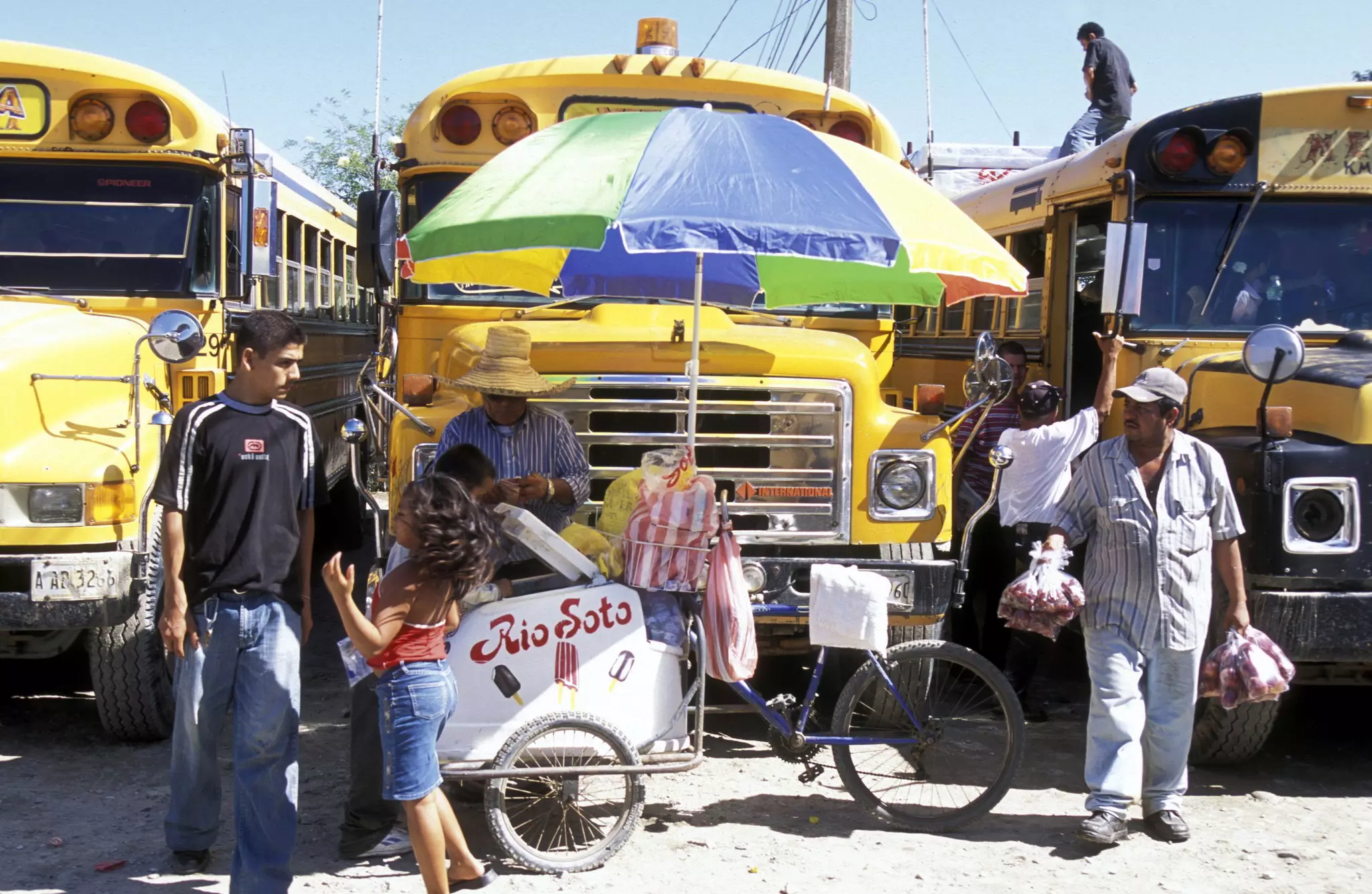 Basic parando buses are the backbone of local transport in Honduras © urf / Getty Images