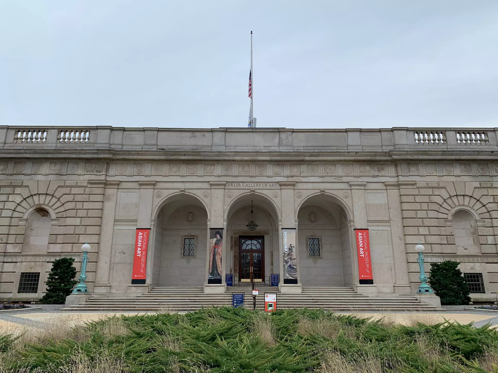 DC, USA, Dec 25 2021: Front view of Freer Gallery of Art and Arthur M. Sackler Gallery., License Type: media, Download Time: 2026-07-30T19:36:36.000Z, User: adouglaslott59, Editorial: true, purchase_order: 65050 - Digital Destinations and Articles, job: online editorial, client: Best museums in Washington, DC, other: Ann Douglas Lott