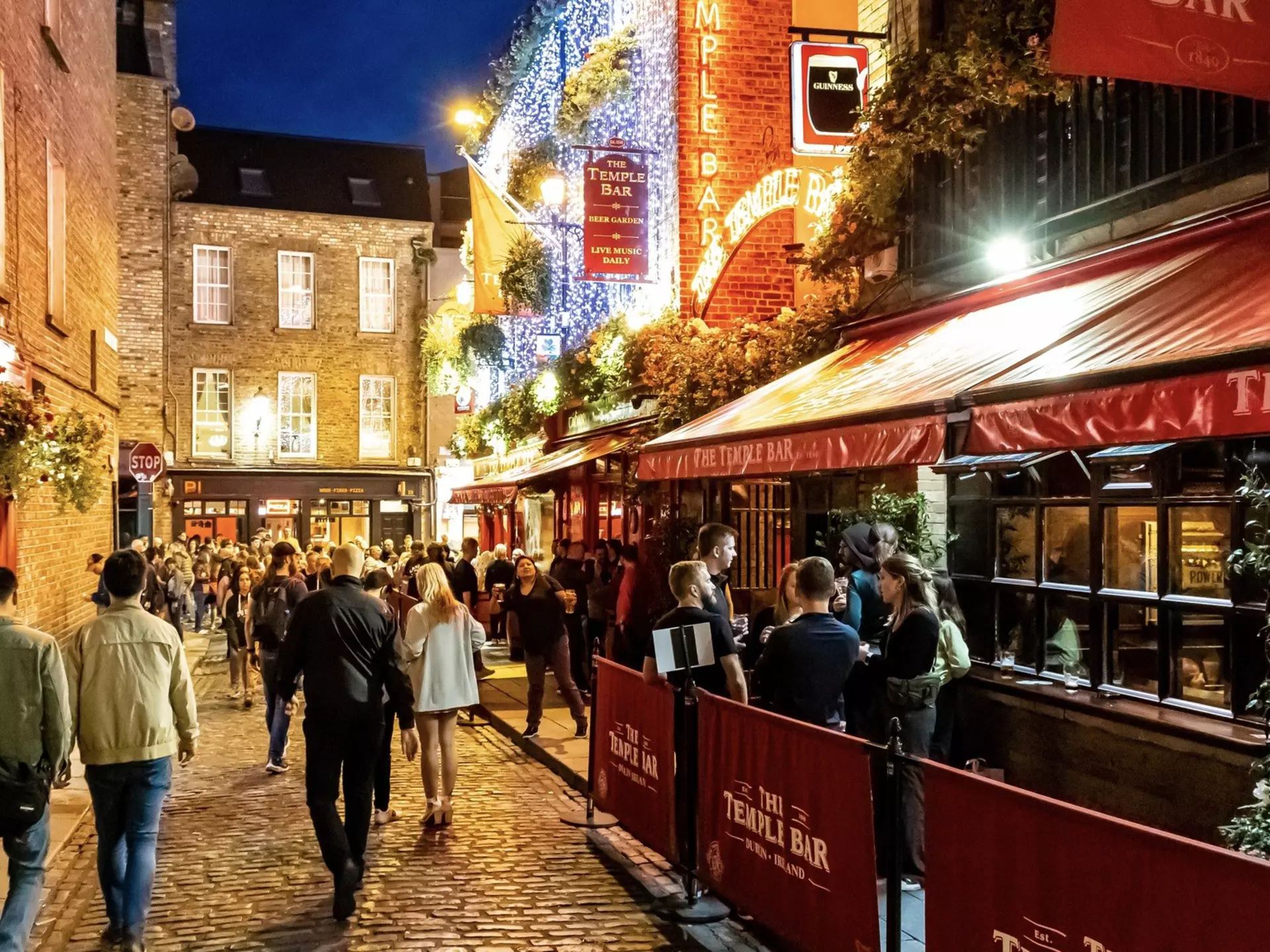 The evening scene in the Temple Bar district, Dublin. Alexey Fedorenko/Shutterstock