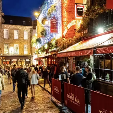 The evening scene in the Temple Bar district, Dublin. Alexey Fedorenko/Shutterstock