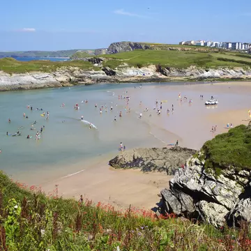 Tourists, swimmers and holidaymakers at Lusty Glaze Beach along the Cornish Coastline
150653457
coastline, holidays, vacation, staycation, tourism