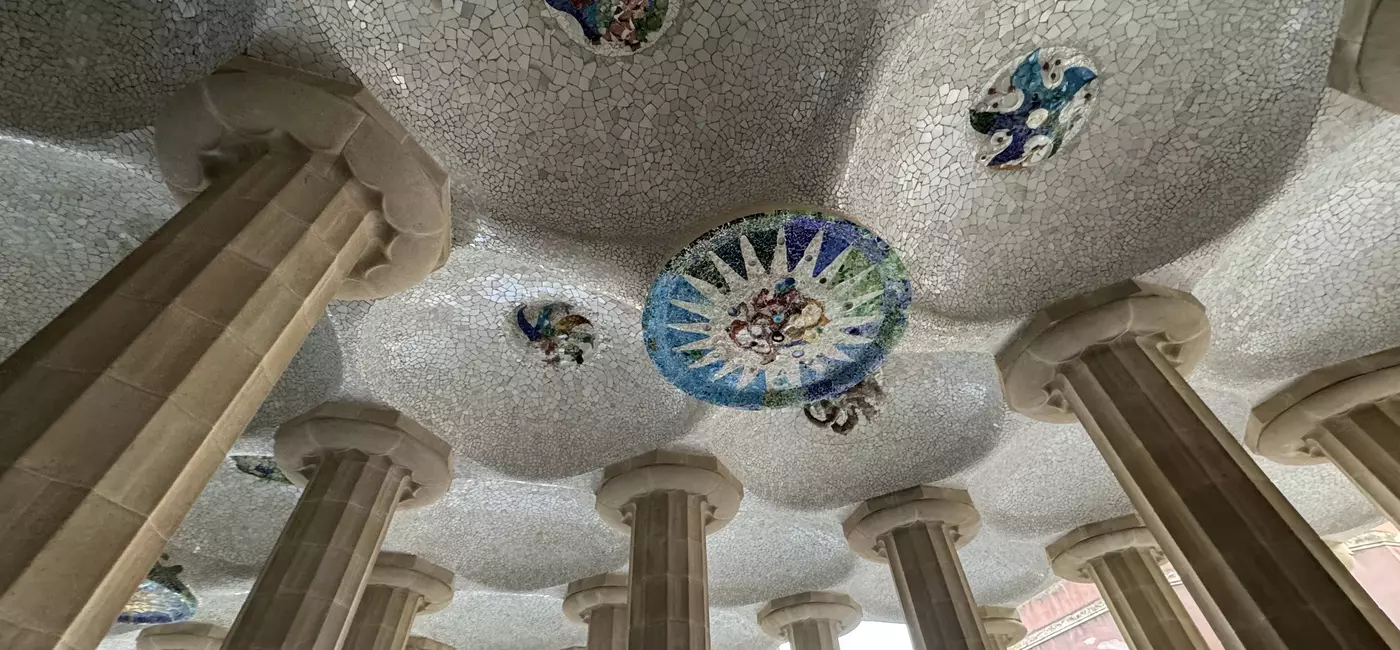 The room is also notable for its decorations of mosaic patterns.