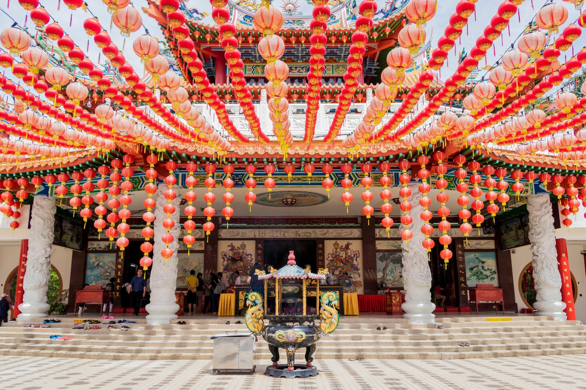 Kuala Lumpur Malaysia 19. June 2018 Roof with red Chinese lanterns in the Thean Hou Temple. Kuala Lumpur Malaysia., License Type: media, Download Time: 2024-07-04T06:34:04.000Z, User: mvm_lonelyplanet, Editorial: true, purchase_order: 56530, job: Global Publishing-WIP, client: The World 3, other: Virginia Moreno