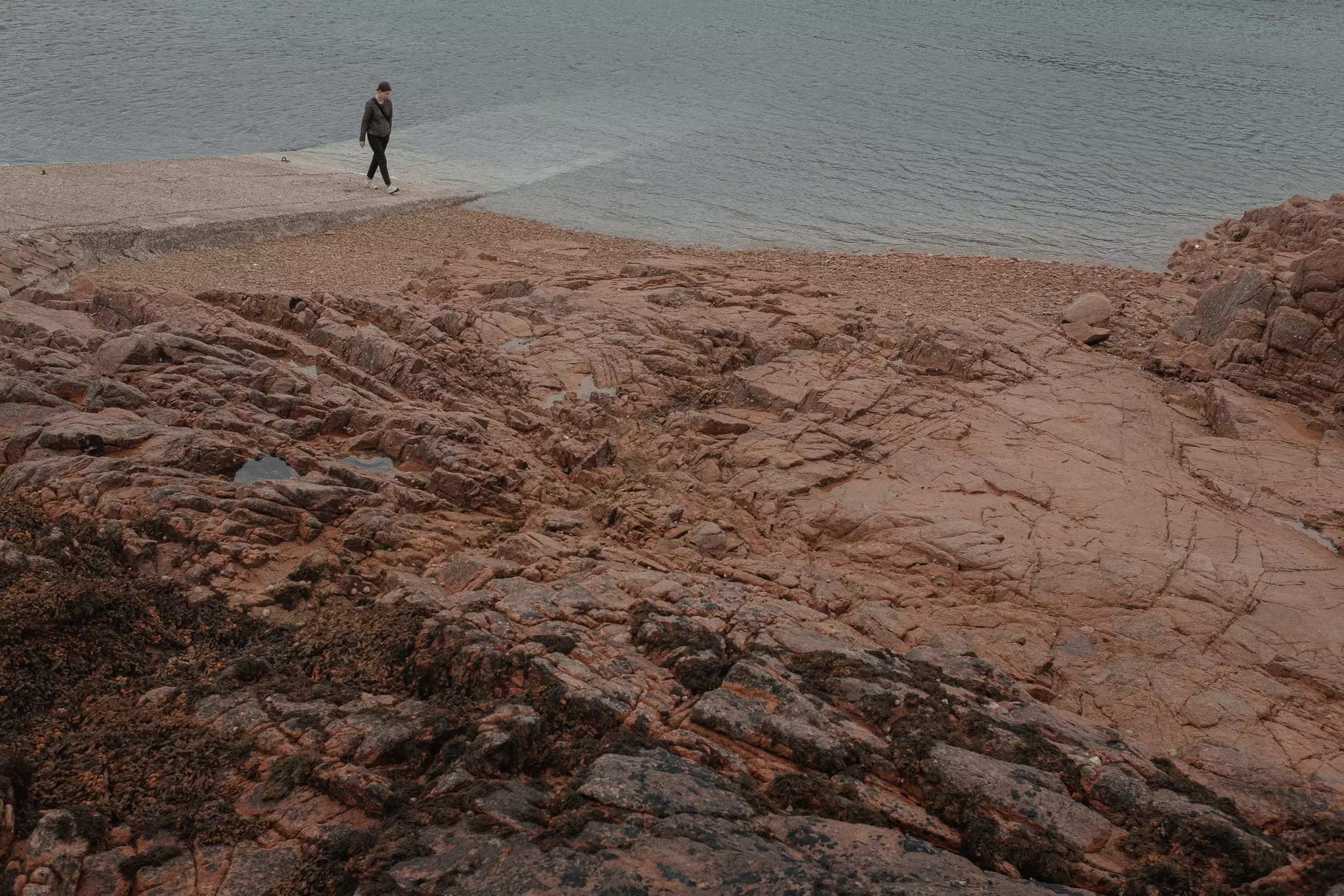 The eccentric pink granite formations along the coastline make for incredibly beautiful strolls © Julien Marsault