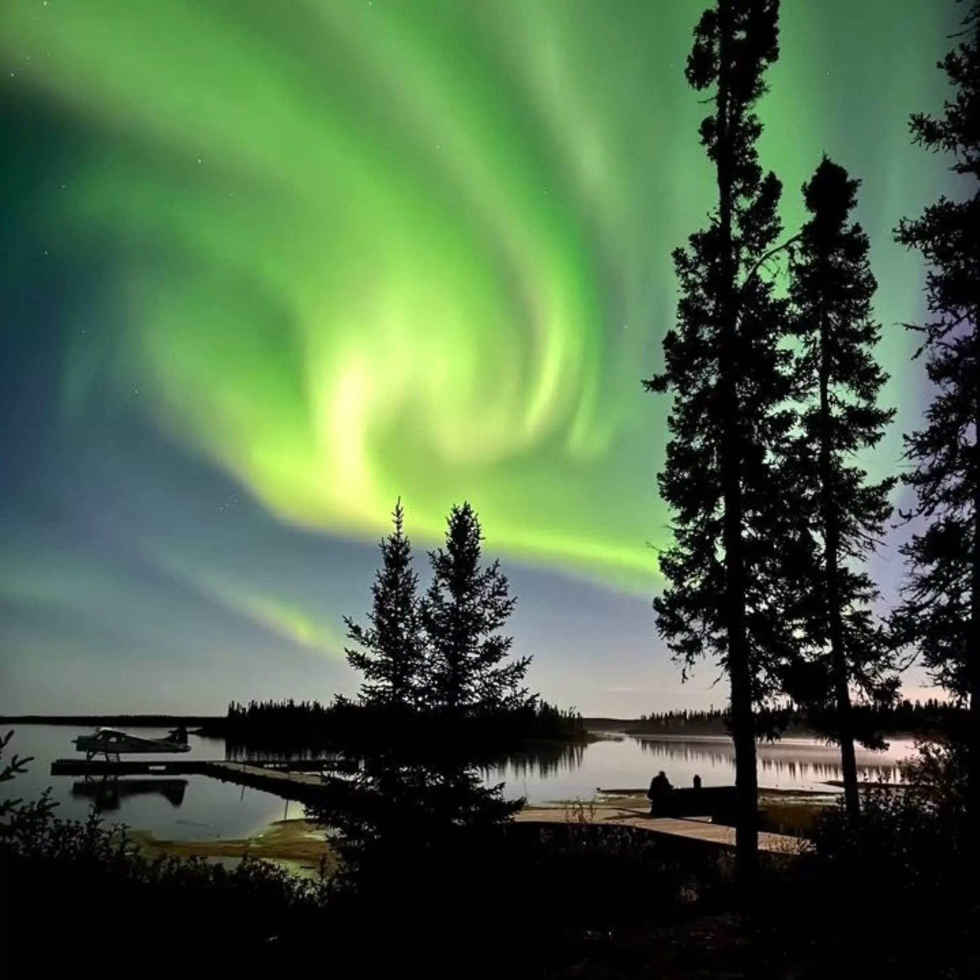 Northern lights at Gangler's North Seal River Lodge