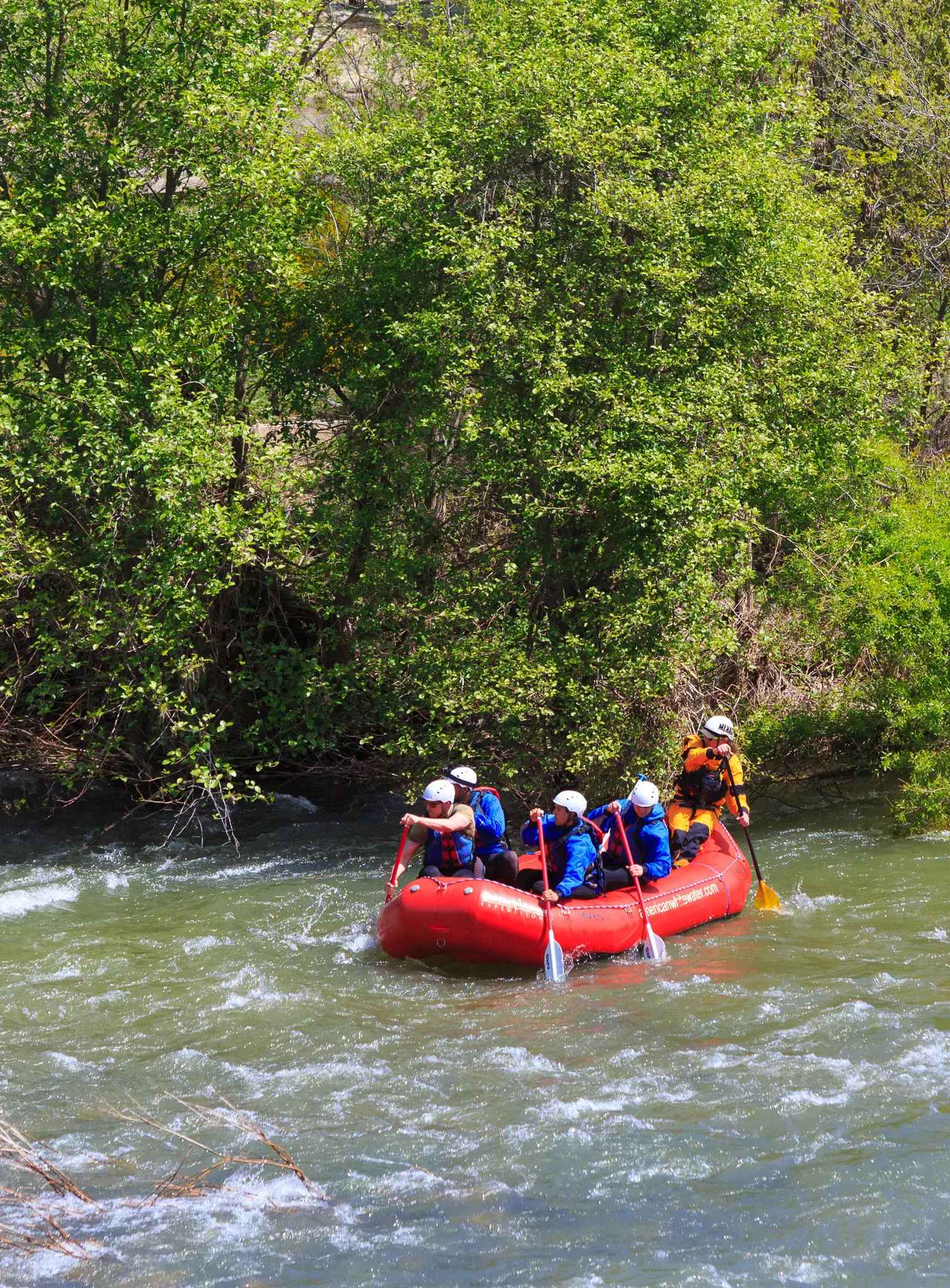 White water rafting on the American River © Cassiohabib / Shutterstock