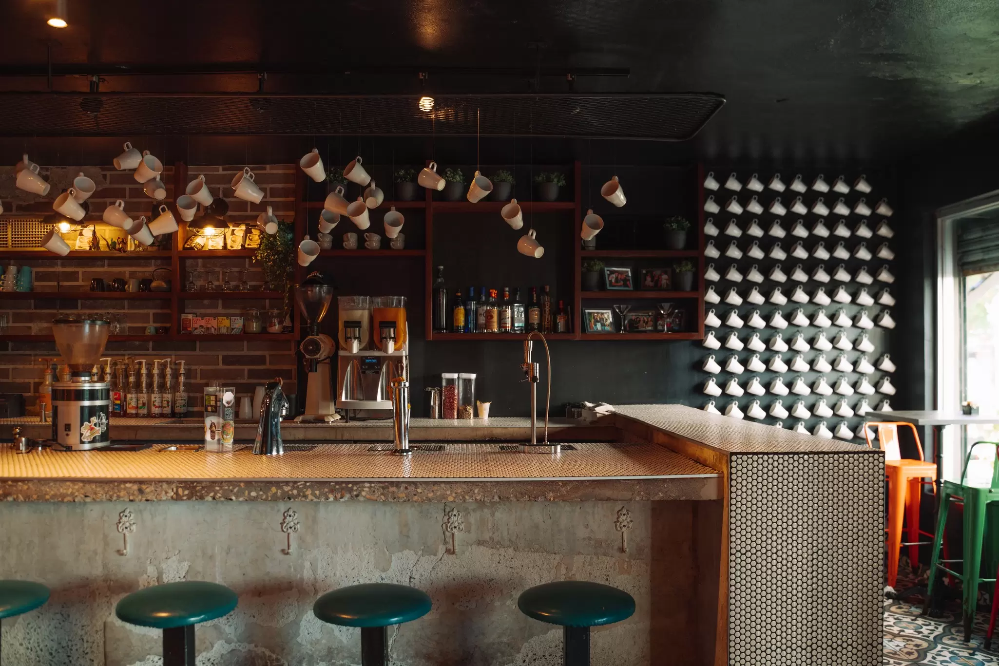 From barbecue to Chinese restaurants to chic cocktail bars and beyond, San Juan’s food-and-drink scene has something for every taste. Steph Segarra for Lonely Planet