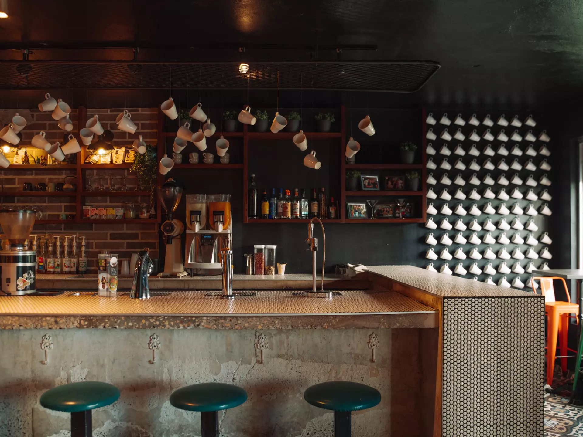 From barbecue to Chinese restaurants to chic cocktail bars and beyond, San Juan’s food-and-drink scene has something for every taste. Steph Segarra for Lonely Planet