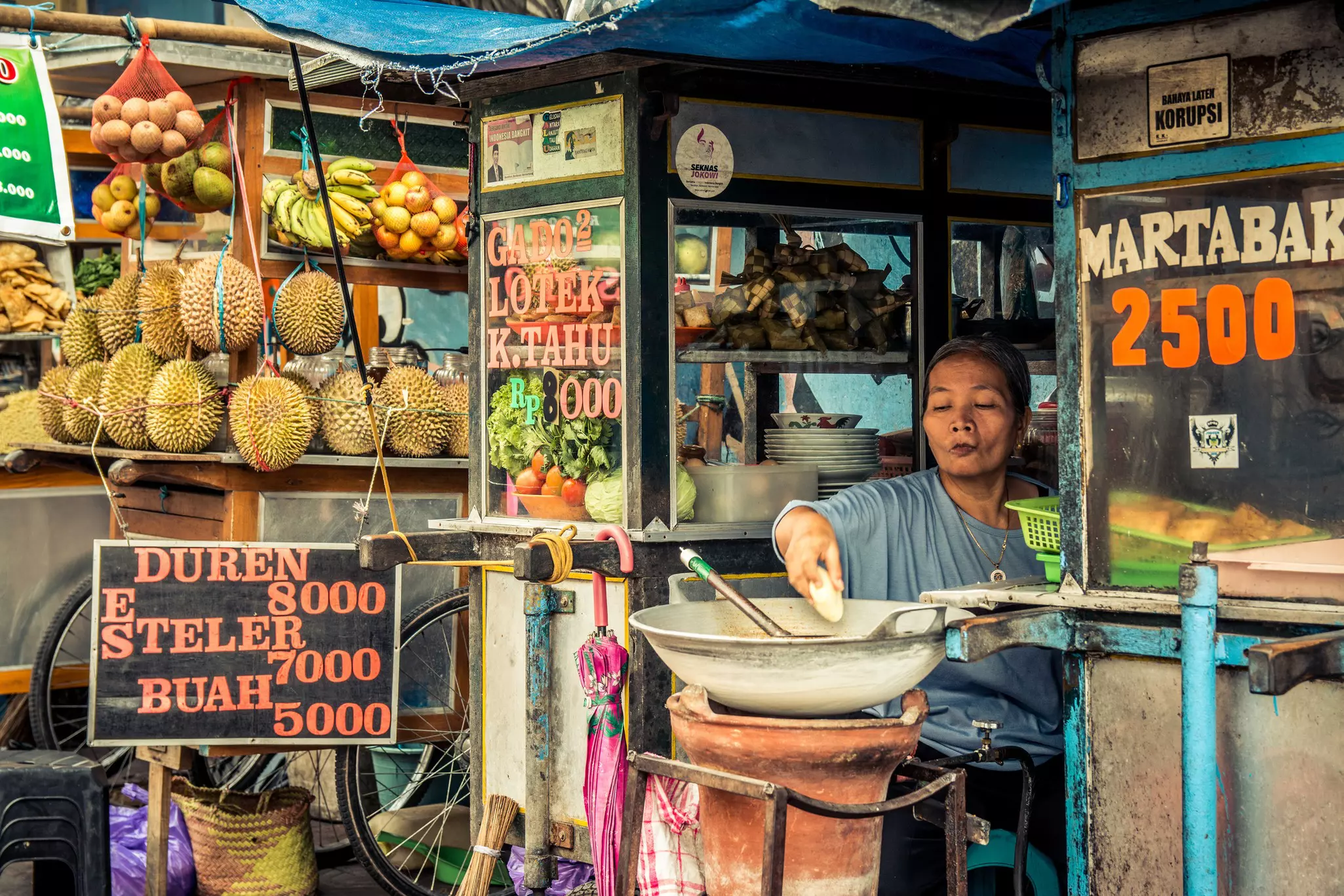 Eating at an Indonesian warung is a great way to save money in Bali © jon chica parada / Getty Images