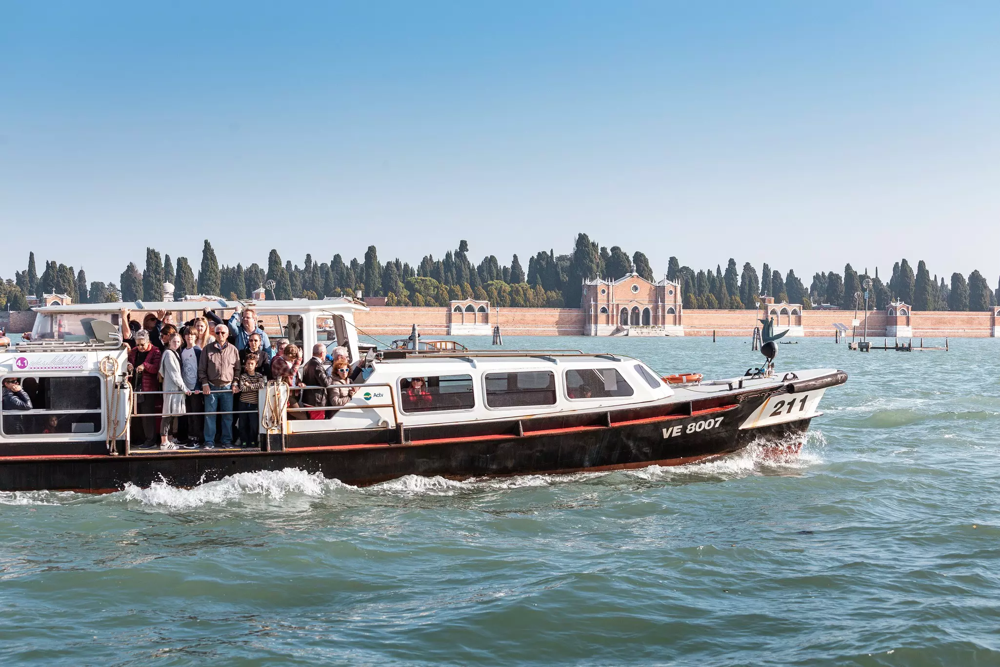 23 OCTOBER 2018, VENICE, ITALY: ferry boat transporting passengers in venice. Public transport system between islands, License Type: media, Download Time: 2024-11-15T13:44:18.000Z, User: fabricencoredesign31, Editorial: true, purchase_order: 56530 - Guidebooks, job: Global Publishing WIP, client: Venice & the Veneto 12, other: Fabrice Robin