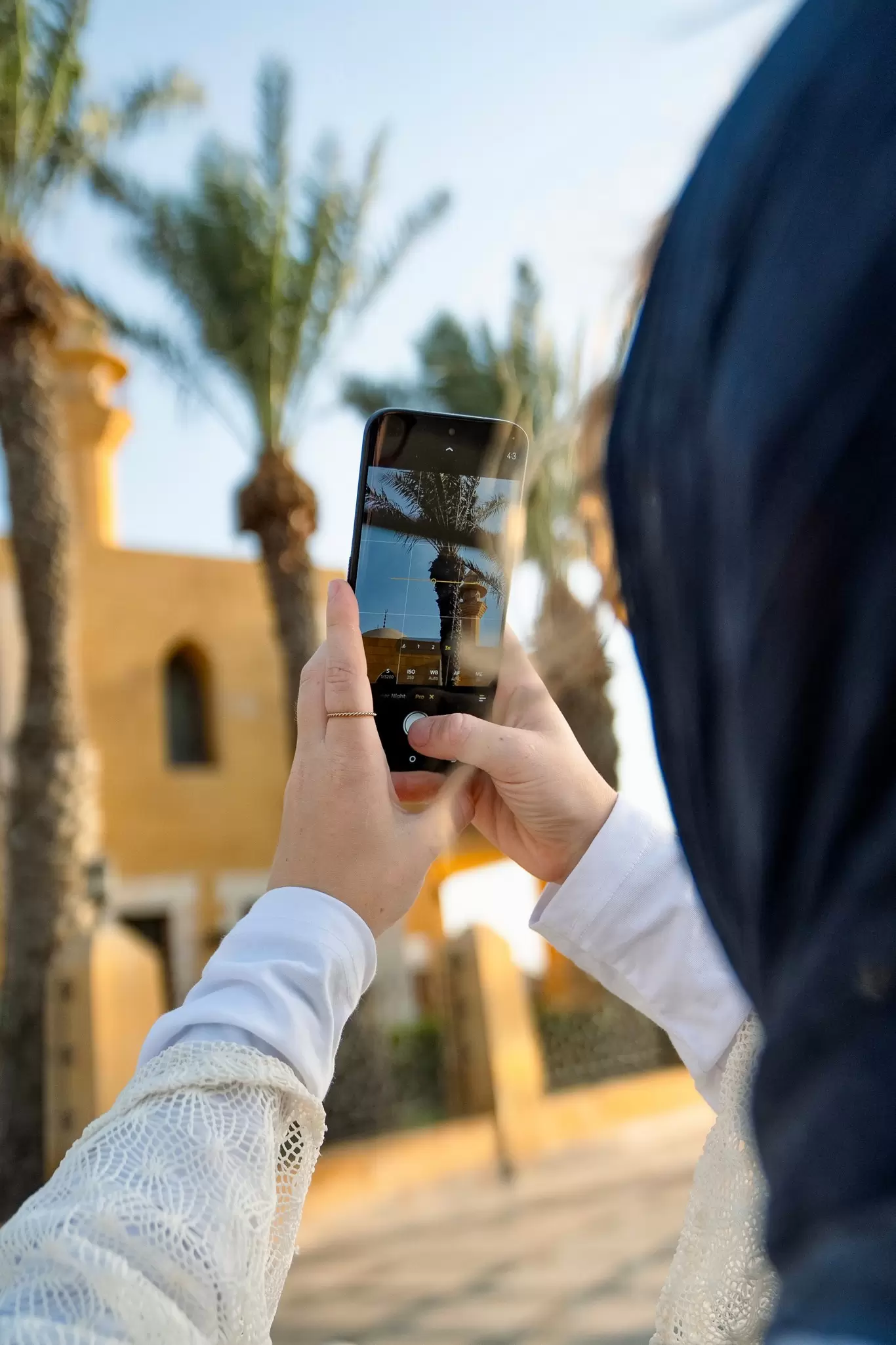 Tecno Partnerships V1
Photographer Cynthia Hofmann in Jeddah, Saudi Arabia. 
Cynthia Hofmann for Lonely Planet