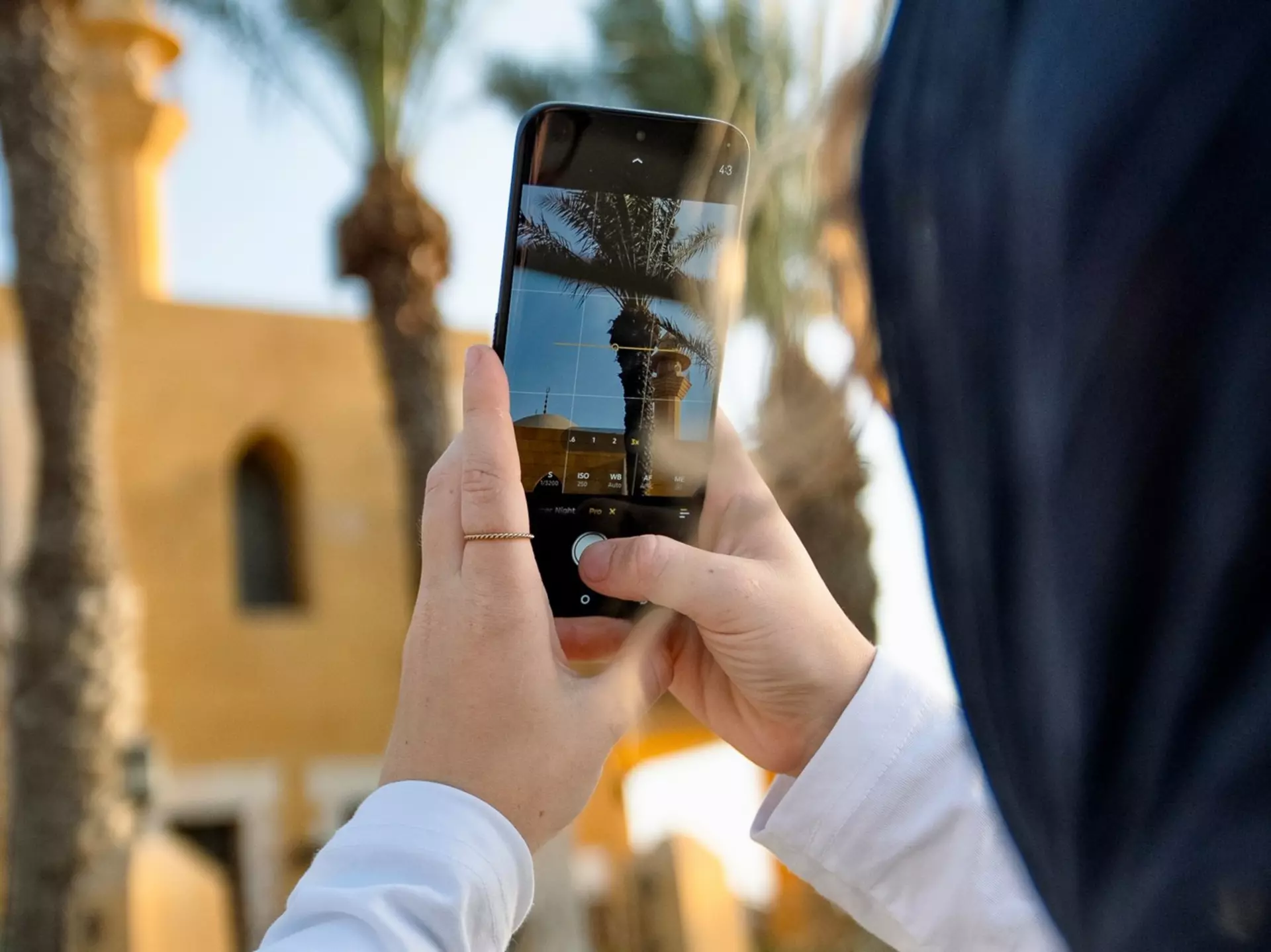 Tecno Partnerships V1
Photographer Cynthia Hofmann in Jeddah, Saudi Arabia. 
Cynthia Hofmann for Lonely Planet