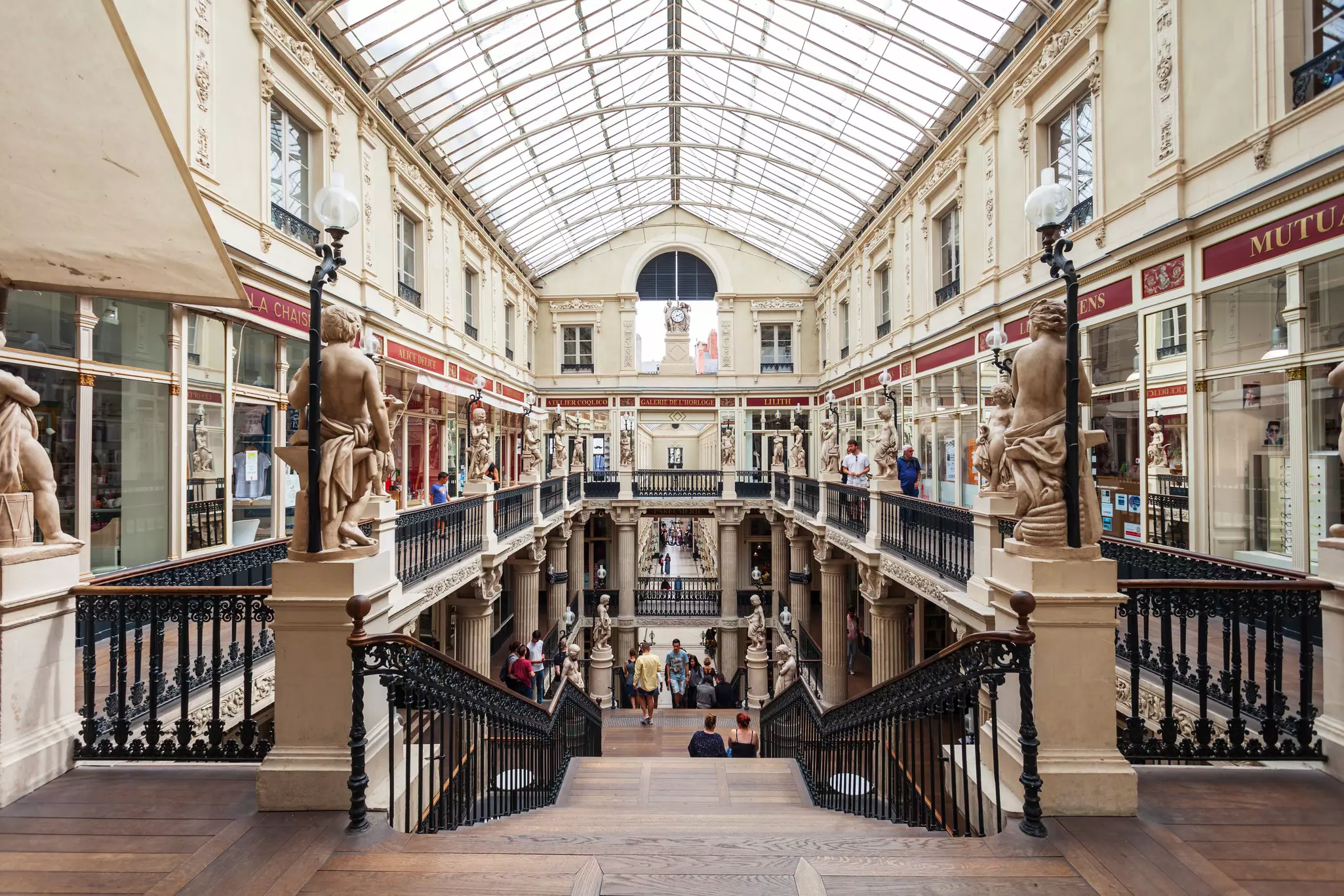 Passage Pommeraye is a shopping mall to visit whether you like shopping or not © saiko3p / Shutterstock