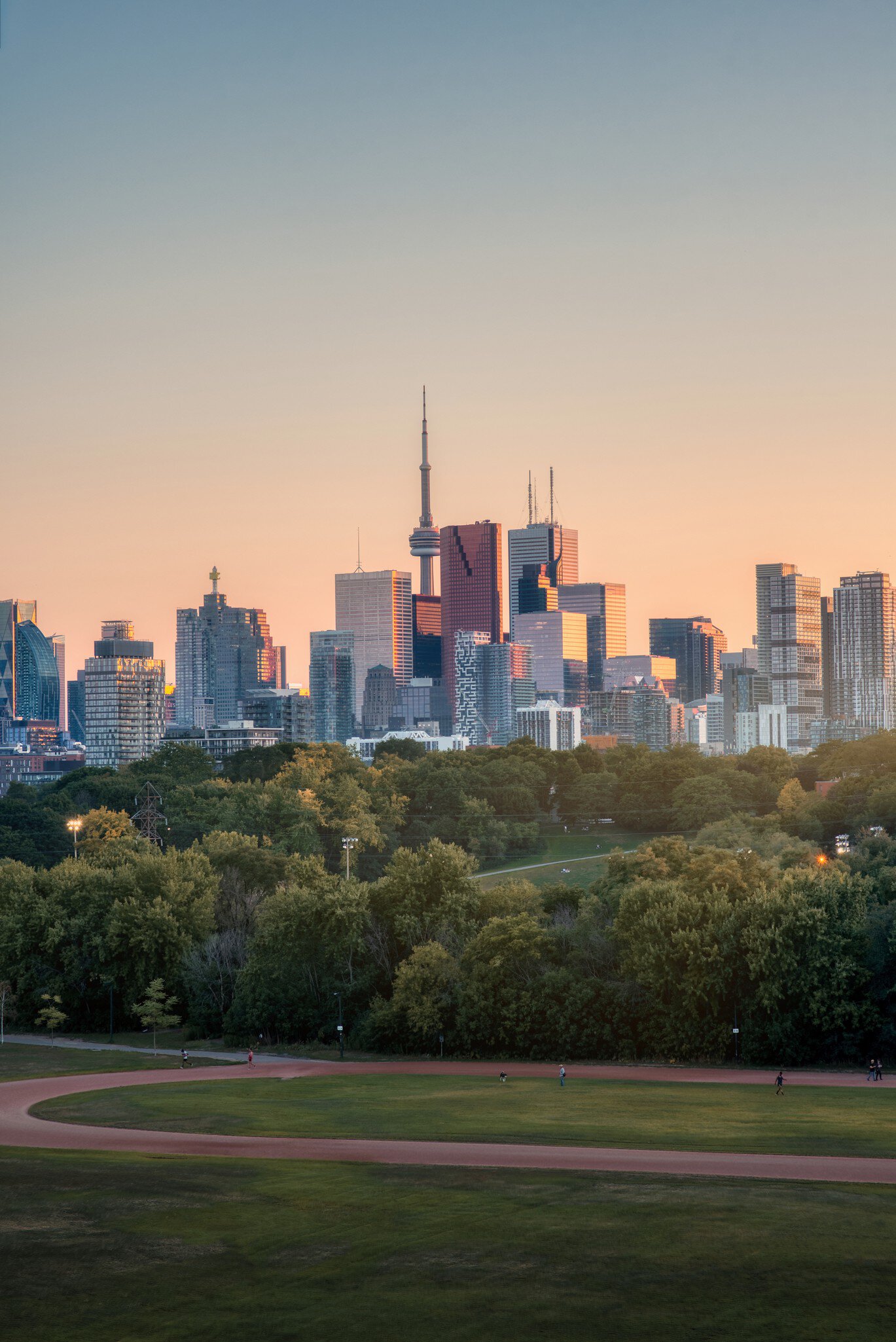 GettyImages-1414844569.jpg
A sunset shot of Toronto over Riverdale park