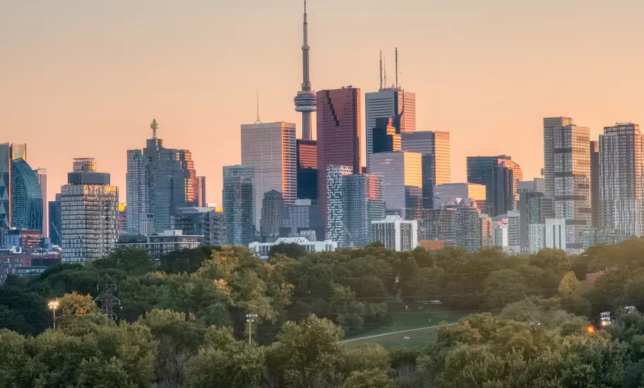 A sunset shot of the city of Toronto, Canada, taken from Riverdale Park, with skyscrapers in the background.