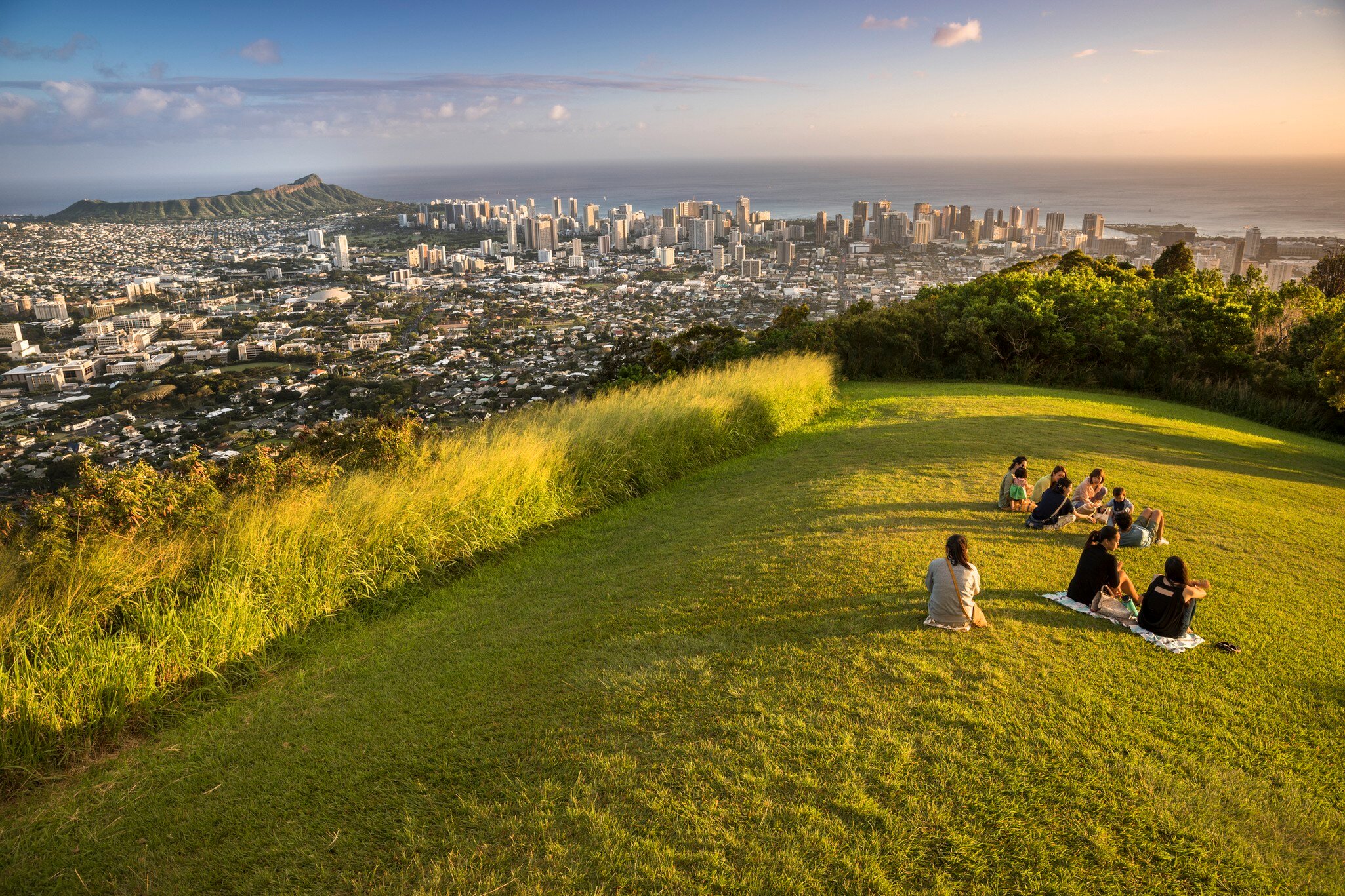 Honolulu: Hawaii, Oahu, Honolulu, skyline view of downtown Honolulu, Diamond Head and Waikiki beach from Tantalus Lookout.  Oahu known as "The Gathering Place", is the third largest of the Hawaiian Islands. It is home to about two-thirds of the po...