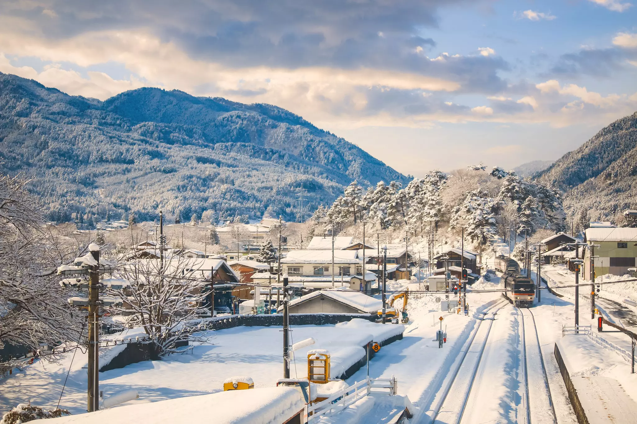 Winter might be the most picturesque time to take the Hida line © Nonchanon / Shutterstock