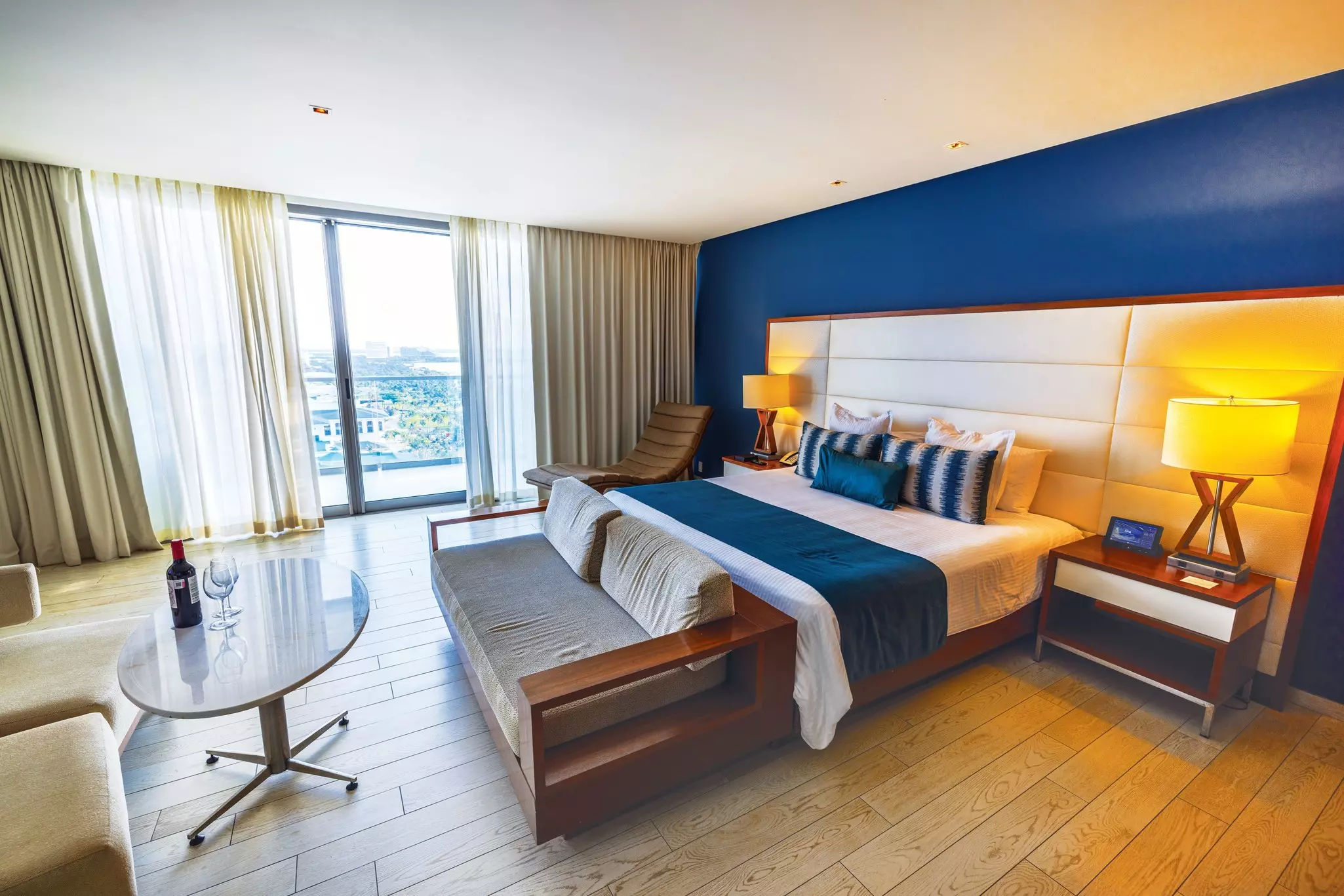 A picture of the apartment's spacious and light living room