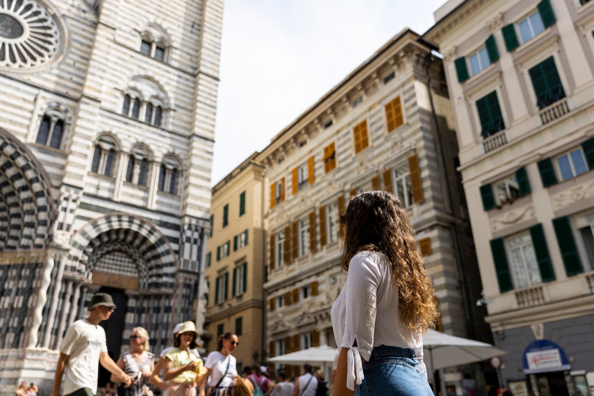 A crowd outside the entrance of the Cathedral of San Lorenzo.