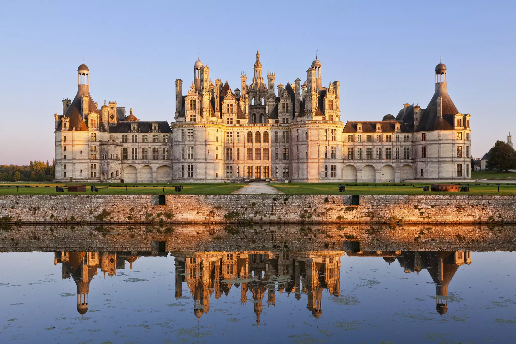 The stunning exterior of Chateau de Chambord in France