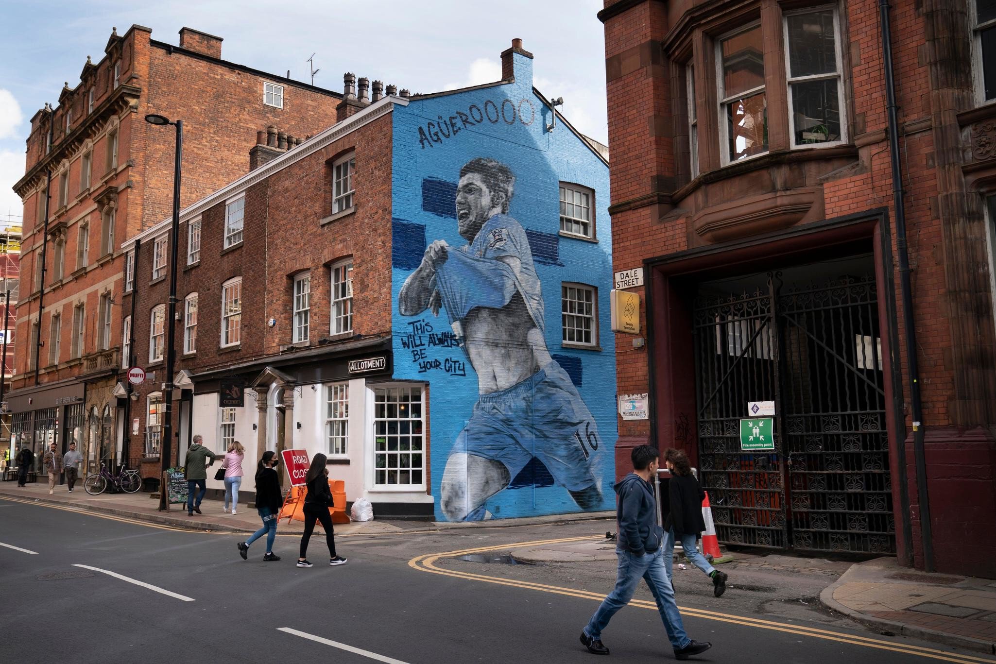 2FWG7WN Manchester, UK, 22rd May 2021. A new mural of Manchester City footballer Sergio Aguero is seen in Manchesters Northern Quarter the day before the team are presented with the English Premier League trophy, Manchester, UK. Aguero has agreed to sign for Barcelona on a two-year contract when his Manchester City deal expires next month. Credit: Jon Super/Alamy Live News.