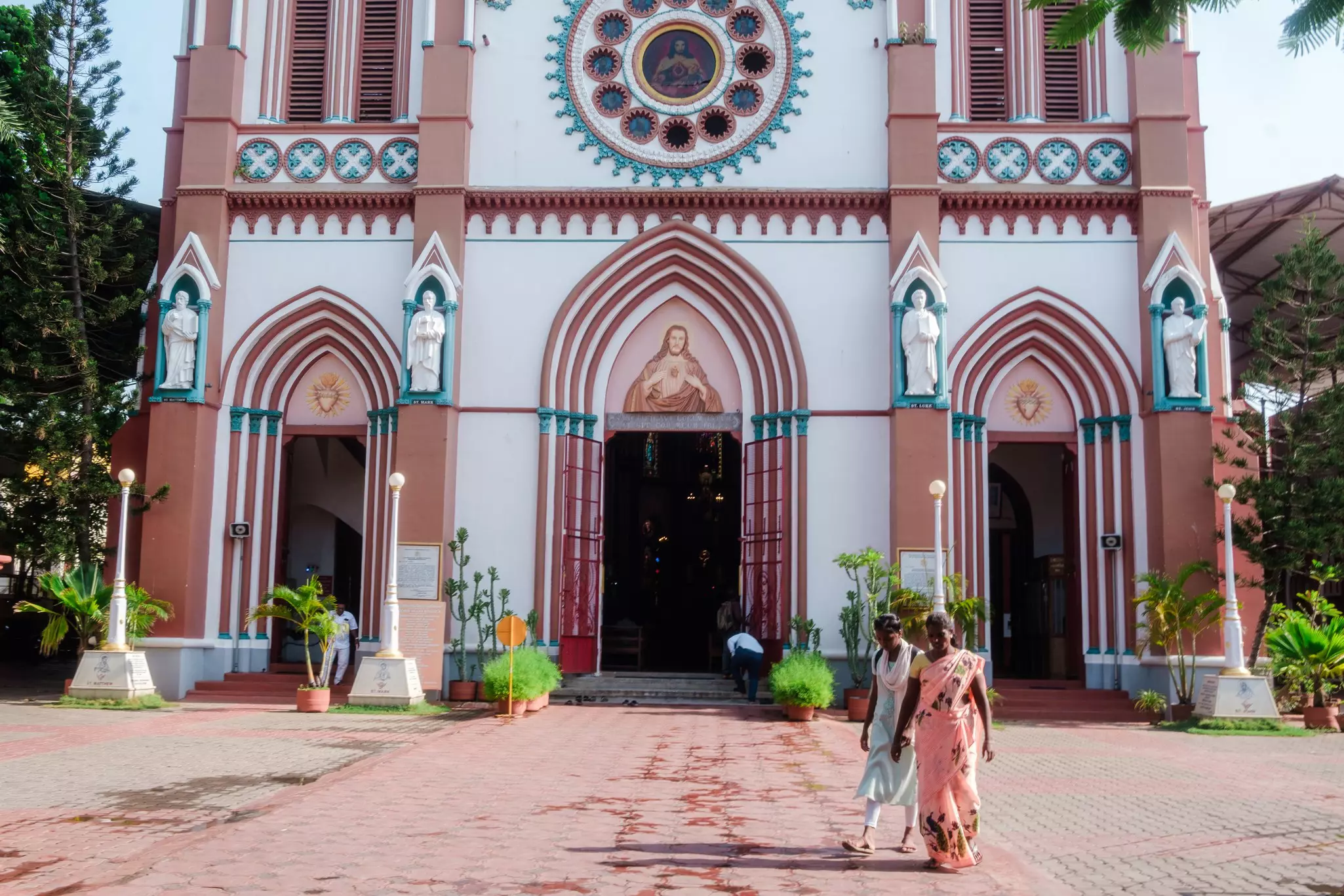 THURSDAY, September 19, 2024- Puducherry, India: Scenes are around The Sacred Heart Basilica in Puducherry. CREDIT: Gabriela Bhaskar for Lonely Planet