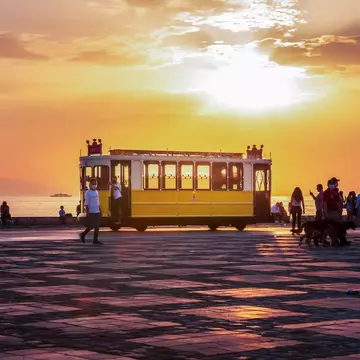 The Kordon (waterfront) of İzmir, Türkiye. AylinGuneyiPhotograpy/Shutterstock