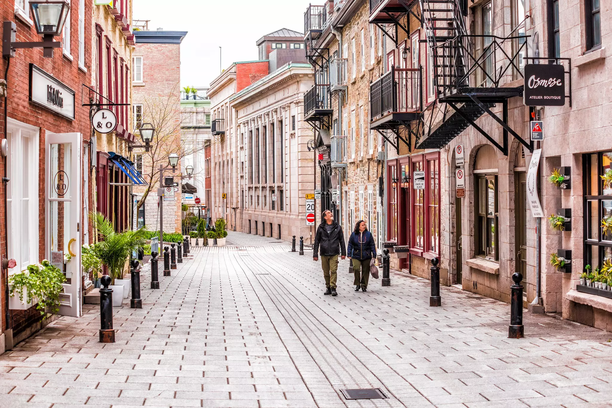 The historic streets of Vieux-Port are filled with galleries and shops © Andriy Blokhin / Shutterstock
