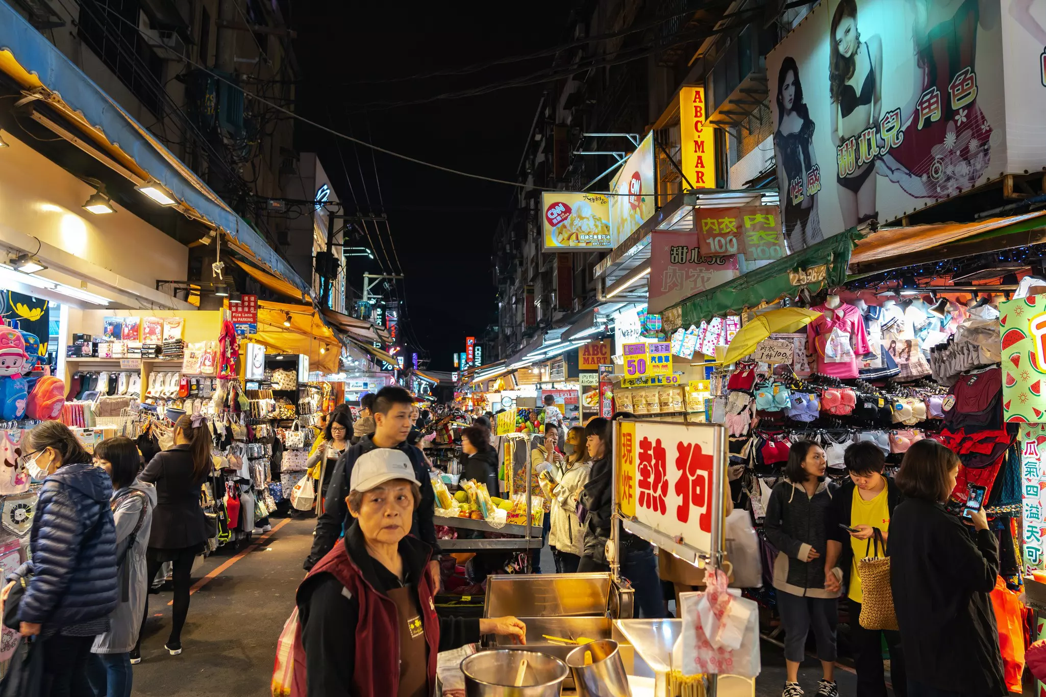 Visit the Taiwan Ministry of Foreign Affairs’ helpful website for the latest information on entry restrictions and visa requirements © Shawn.ccf / Shutterstock