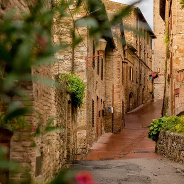 Autumn in San Gimignano, Tuscany. LauraVl/Shutterstock