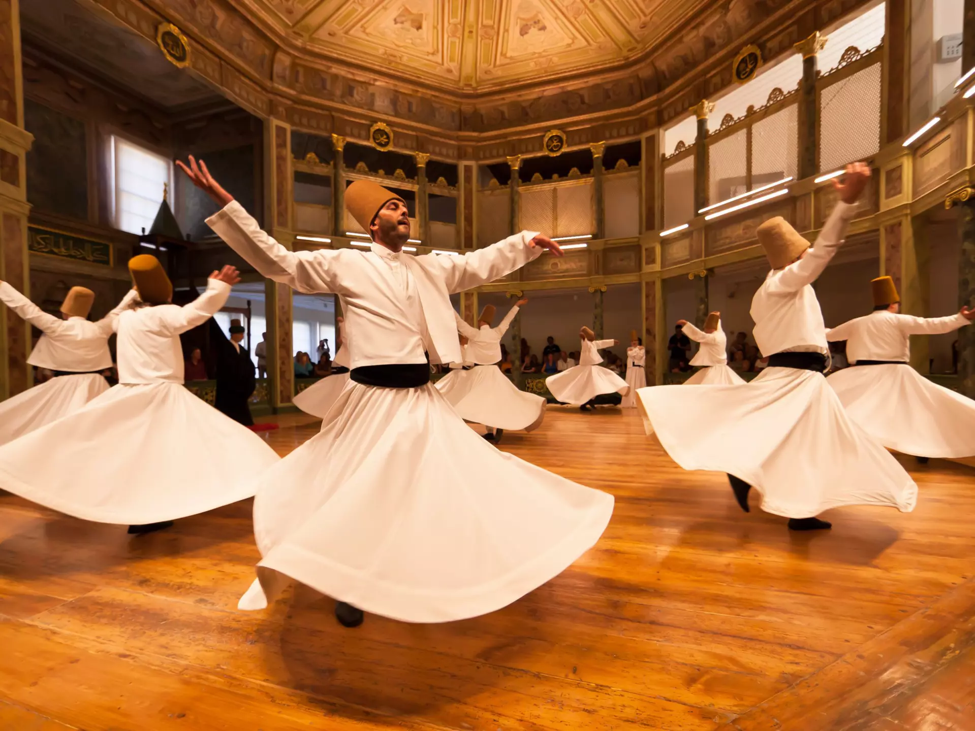 The whirling Dervishes in Istanbul, Turkey.
Istanbul, Istanbul Province, Marmara Region, Turkey, Middle East, Asia Minor, indoors, daytime, city, urban scene, group of people, people, 35-39 years, mid-adult, 30s adult, male, mid adult man, Whirling Dervishes, spinning, dancing, leisure, arms outstretched, robes, traditional clothing, hat, performance, performer, dancer, recreation, travel, travel destinations
