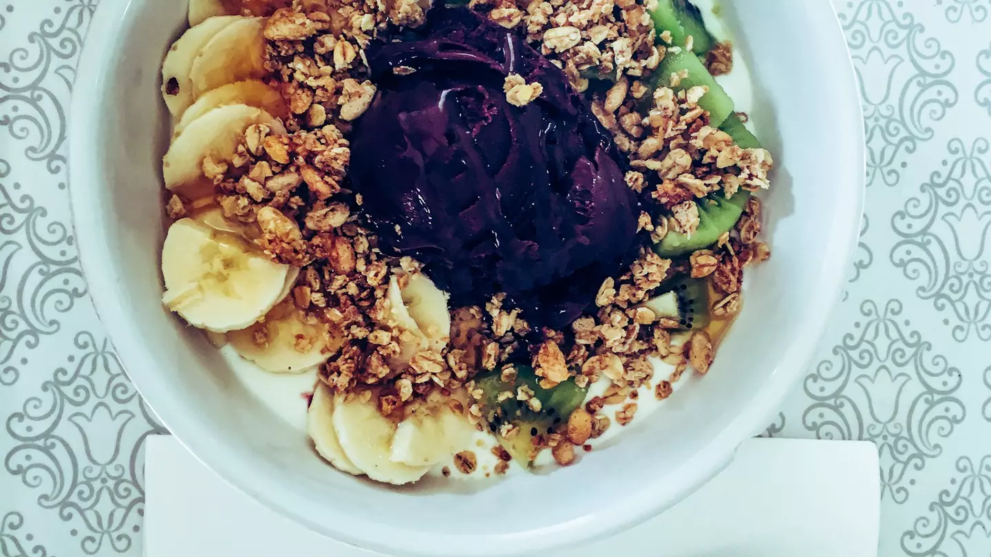 Casinha Boutique Cafe açai bowl, Porto, Portugal