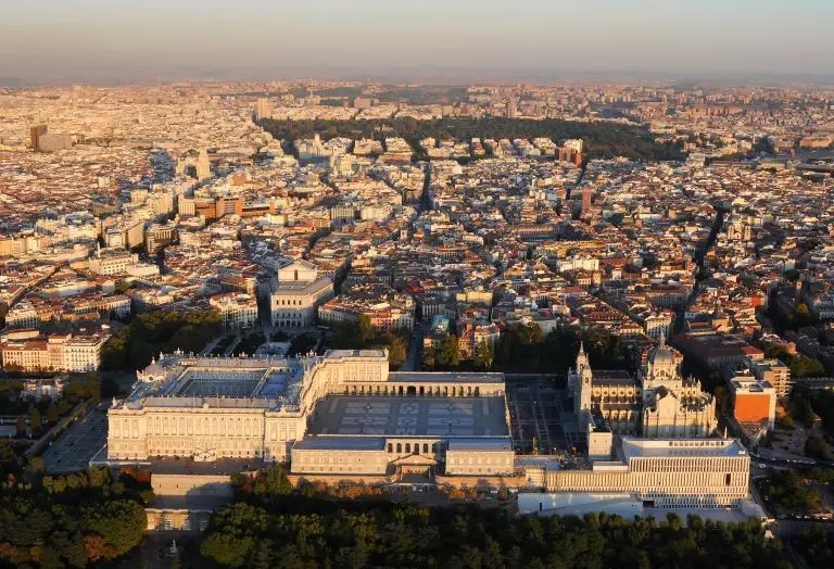 Panoramic view of the museum which sits behind the Royal Palace © Patrimonio Nacional