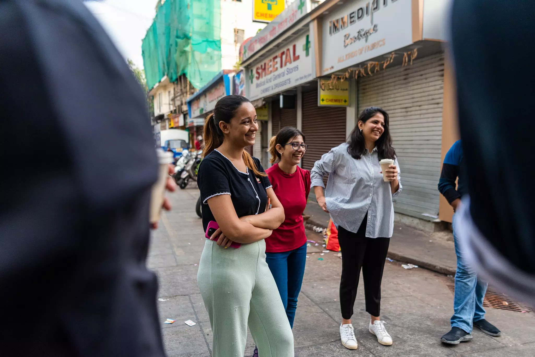 Architect Nikhil Mahashur’s Walkitecture tour stops on Tullock Road. ©Alisha Vasudev/Lonely Planet