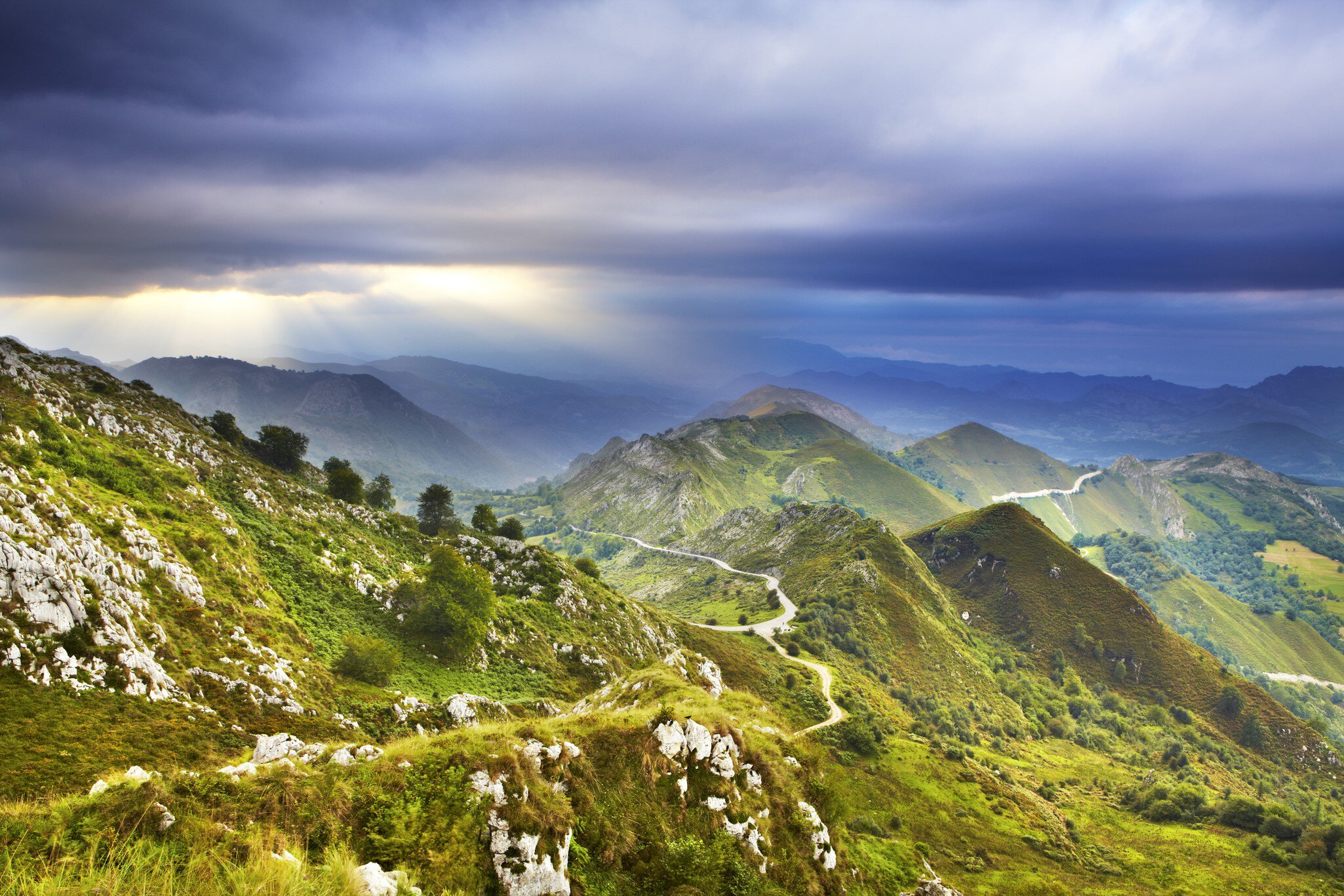 Overview of tracks winding through Picos de Europa mountains.