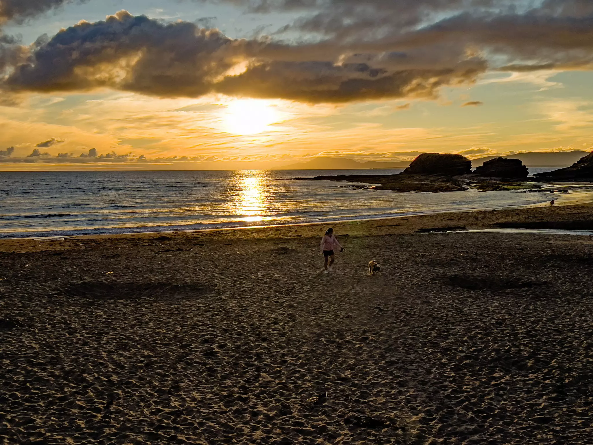 Spend some time on the beach in Bundoran – or hit the waves! © Falombini / Getty Images